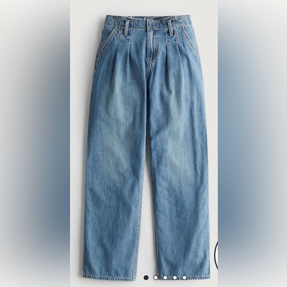 ULTRA HIGH-RISE LIGHTWEIGHT MEDIUM WASH DAD JEANS